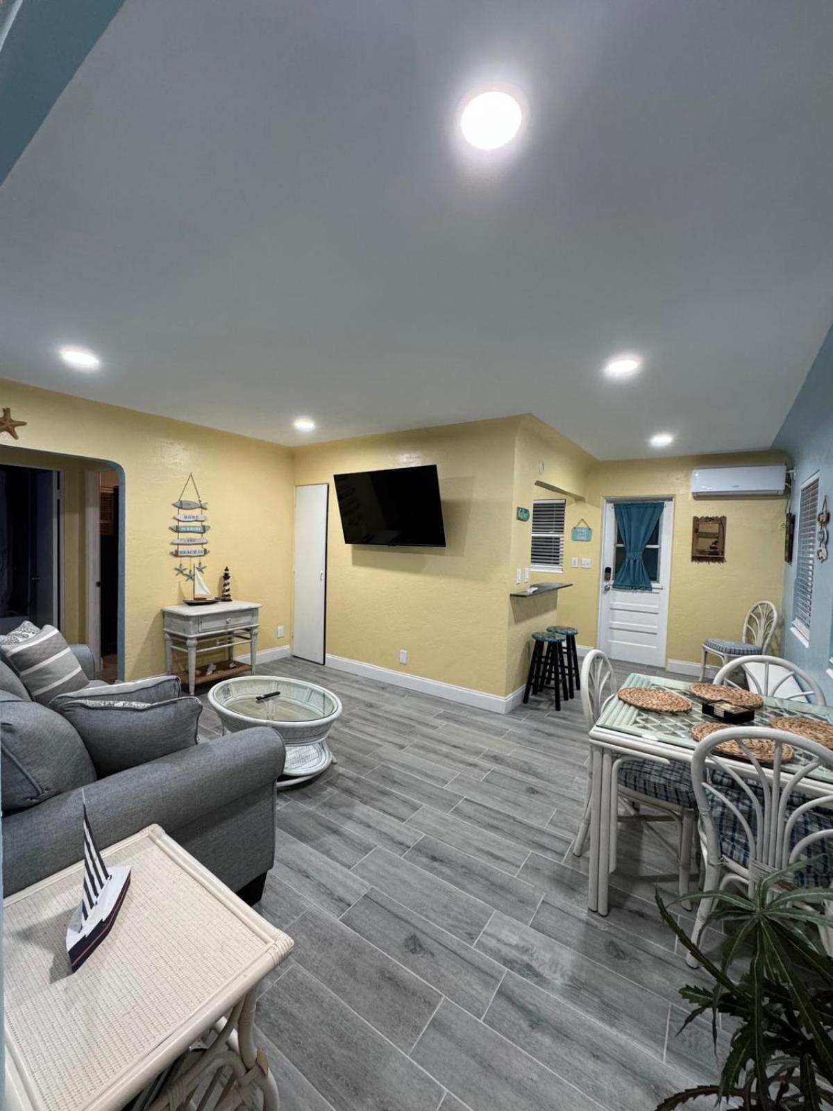 Gorgeous Beach Condo Сент-Питерсберг Экстерьер фото